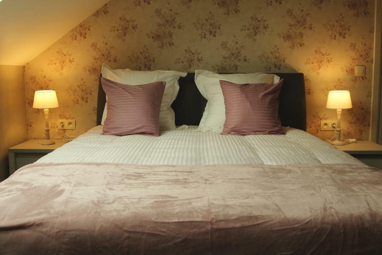 Au-Magasin Bed & Breakfast วีแยลซาลม์ ภายนอก รูปภาพ