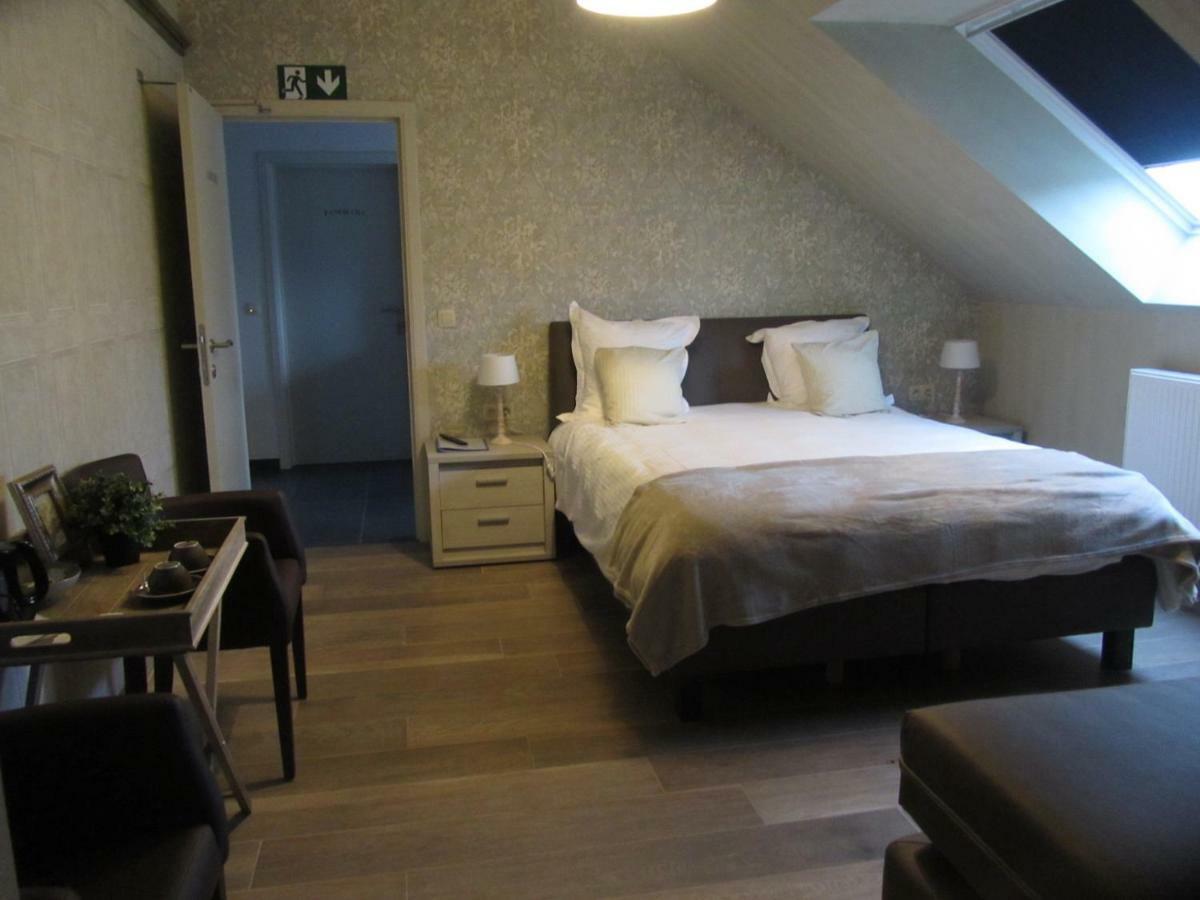 Au-Magasin Bed & Breakfast วีแยลซาลม์ ภายนอก รูปภาพ